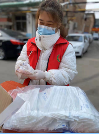 <b>没有从天而降的英雄 只有挺身而出的凡人——臧琳</b>